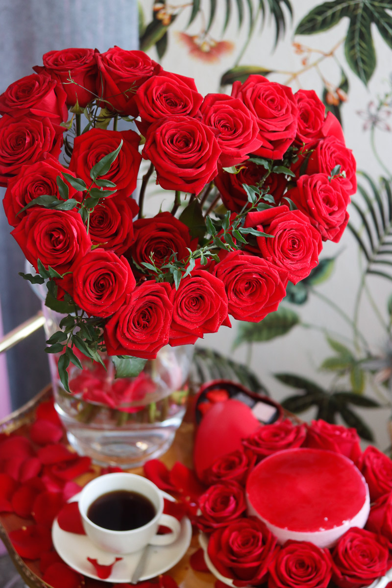 Why Do We Give Red Roses On Valentine's Day?